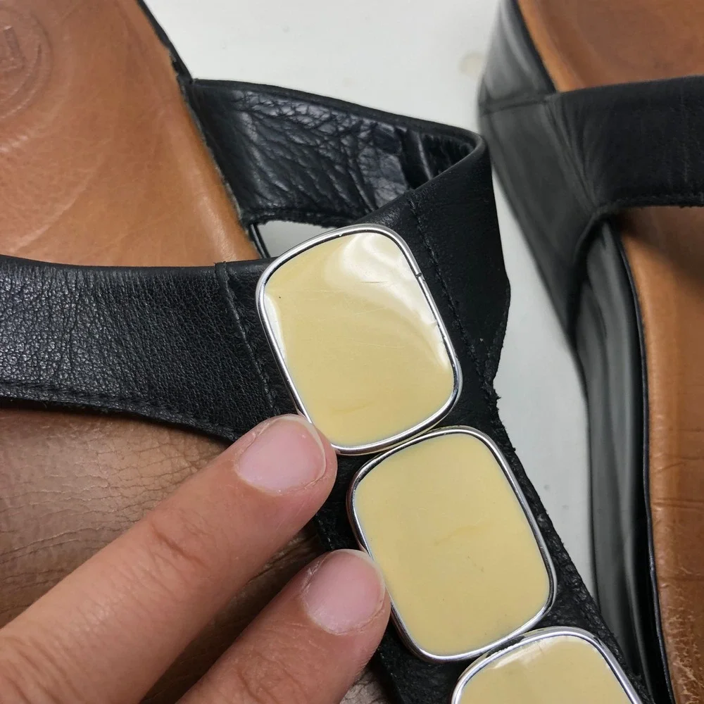 FitFlop Sandals 8 Black Tan Leather Enamel Stone Microwobbleboard Summer Casual